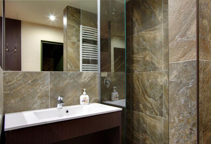 Corvin Apartman Дьюла Екстер'єр фото