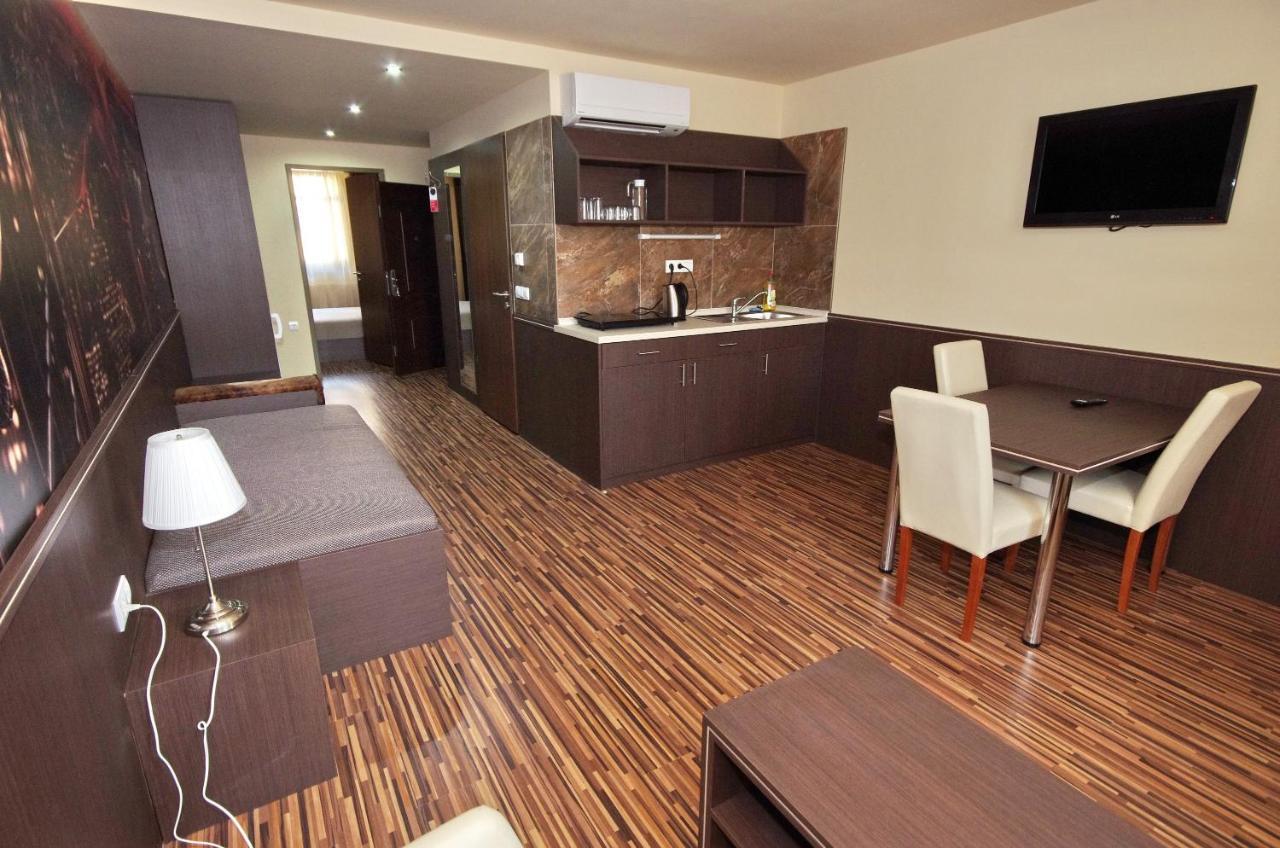 Corvin Apartman Дьюла Екстер'єр фото
