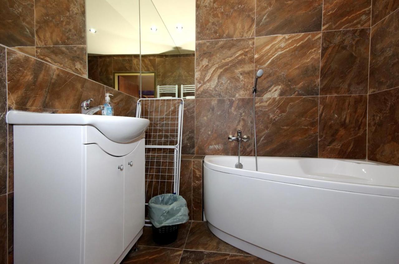 Corvin Apartman Дьюла Екстер'єр фото
