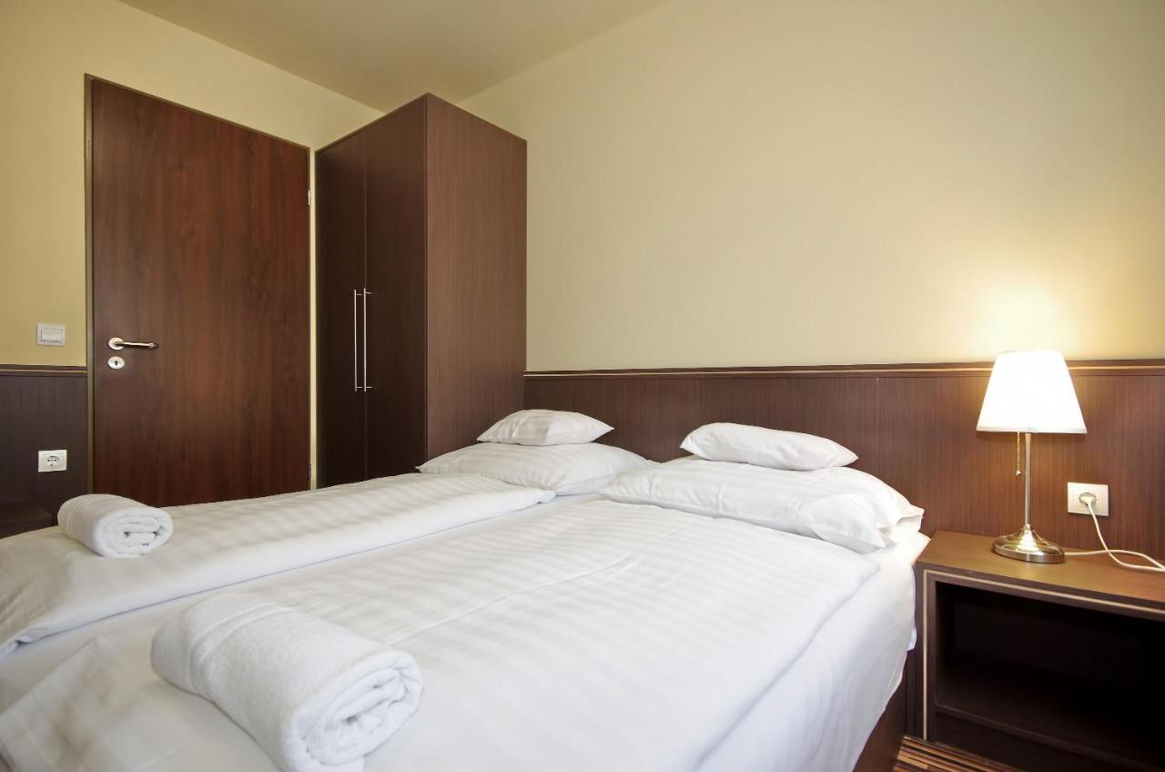 Corvin Apartman Дьюла Екстер'єр фото