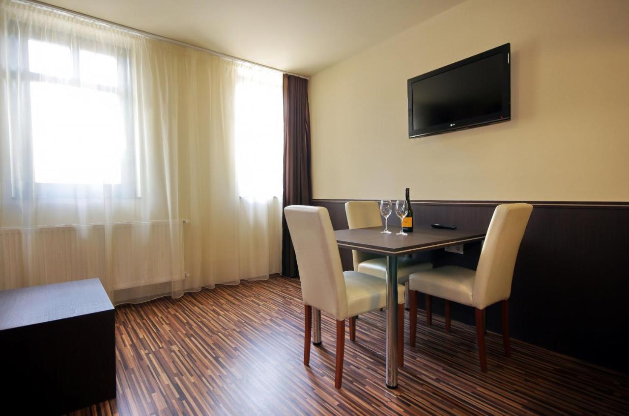 Corvin Apartman Дьюла Екстер'єр фото