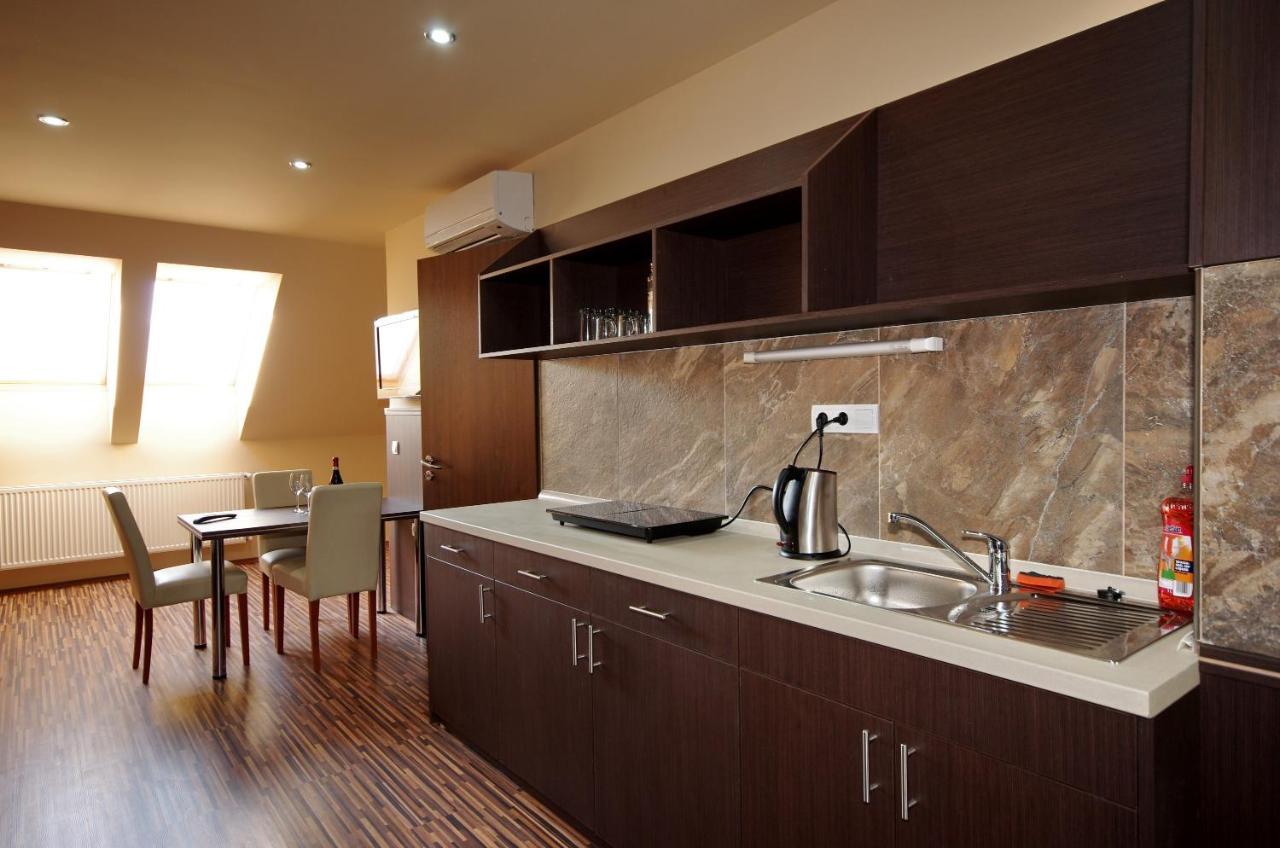 Corvin Apartman Дьюла Екстер'єр фото