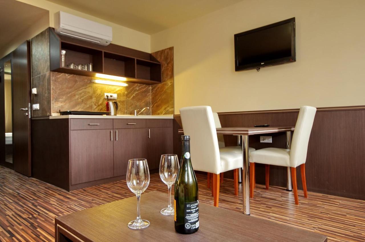 Corvin Apartman Дьюла Екстер'єр фото